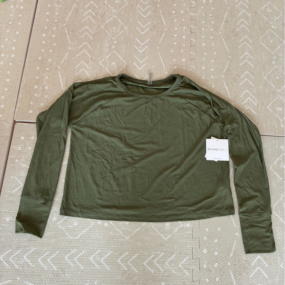 Beyond Yoga Featherweight Green Long Sleeve Top